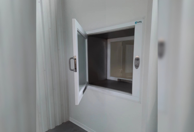 salle-blanche-pour-robotique-medicale-eurouflux